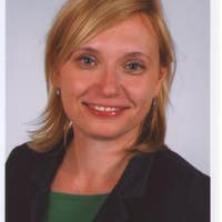 Csilla É