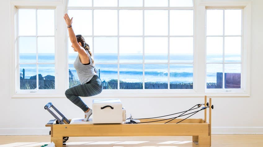 Reformer pilates flow burpee style lunge sequence ~ try with just